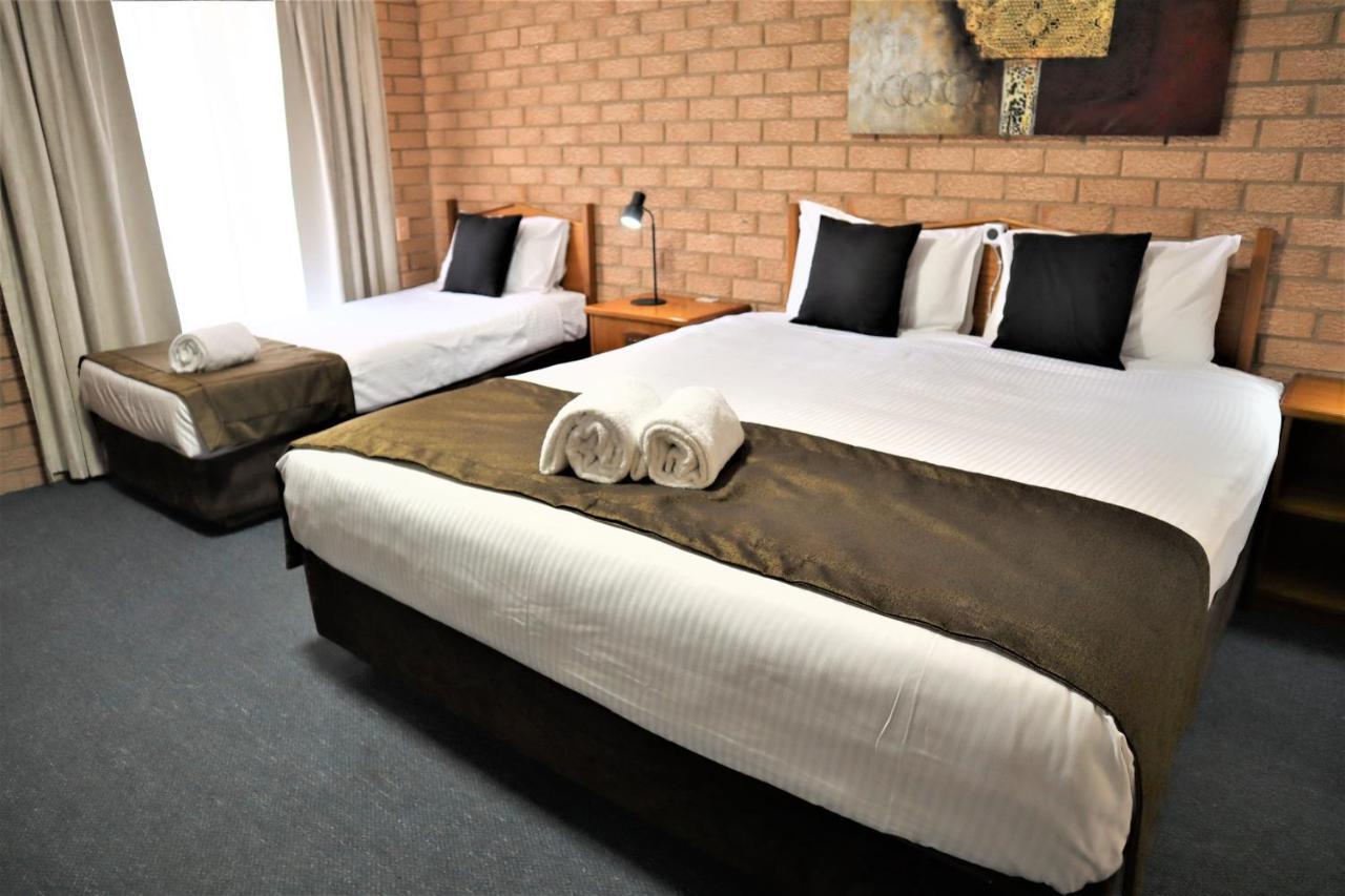 קווארה Golden Chain Aalana Motor Inn מראה חיצוני תמונה