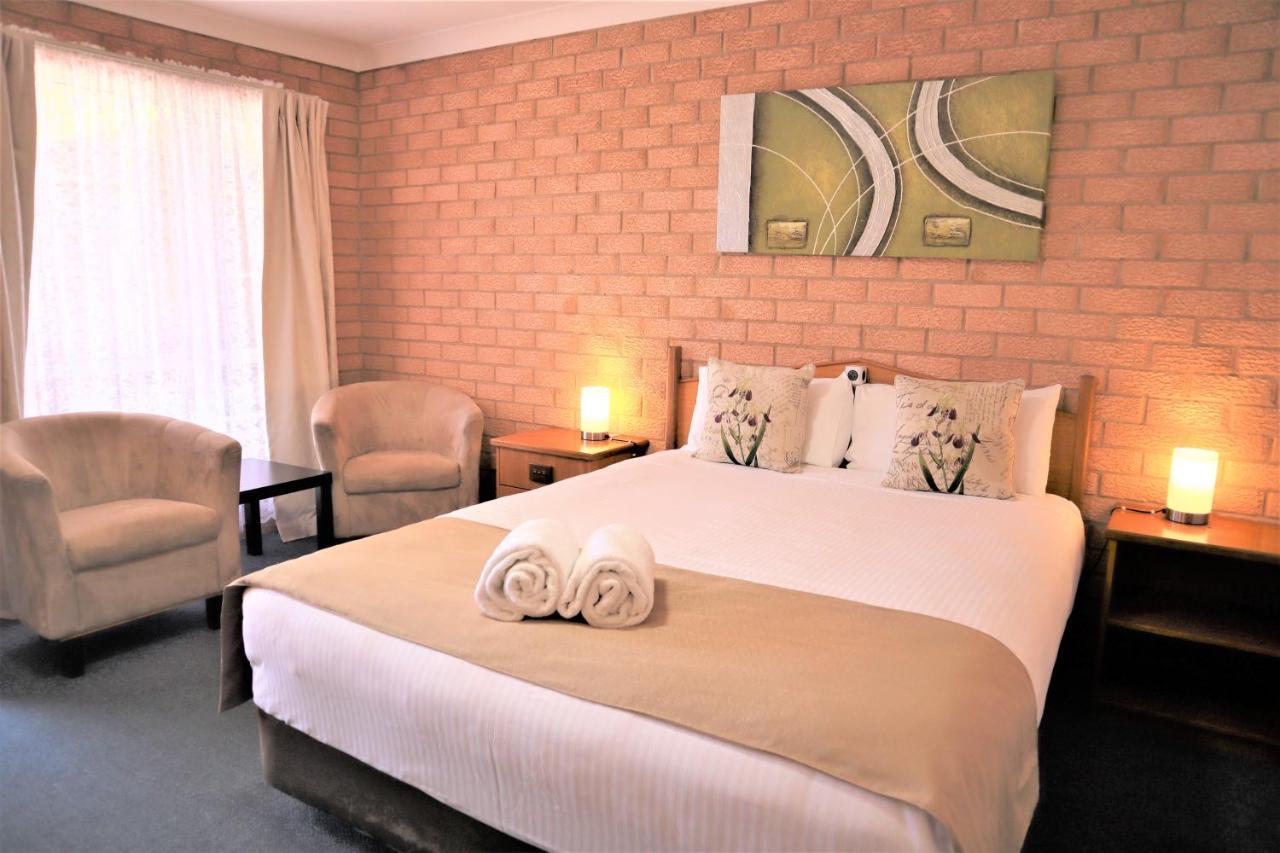 קווארה Golden Chain Aalana Motor Inn מראה חיצוני תמונה