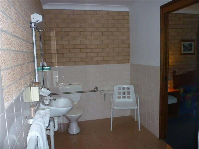 קווארה Golden Chain Aalana Motor Inn מראה חיצוני תמונה