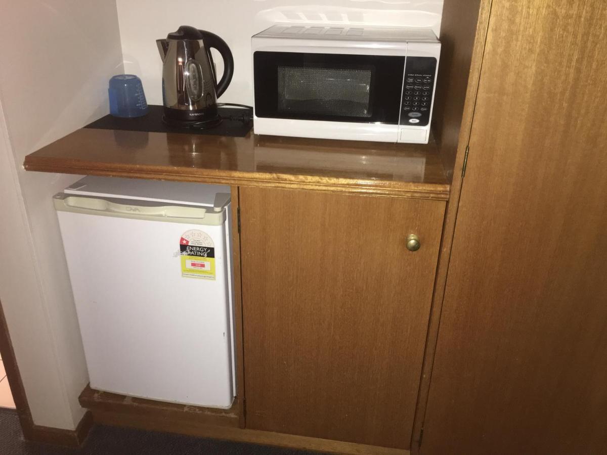 קווארה Golden Chain Aalana Motor Inn מראה חיצוני תמונה