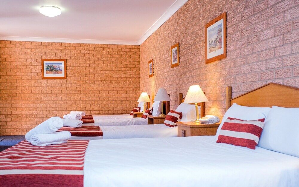 קווארה Golden Chain Aalana Motor Inn מראה חיצוני תמונה
